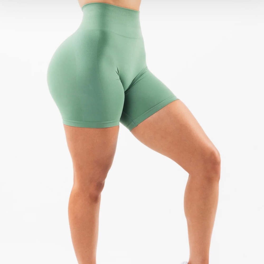 Alphalete Amplify Short 6.5